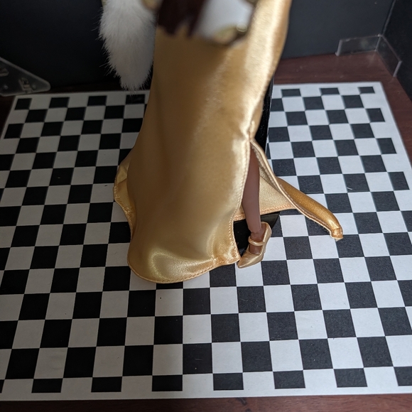 Custom Restyled AA Articulated Barbie Red Carpet Gold Gown - Picture 7 of 10